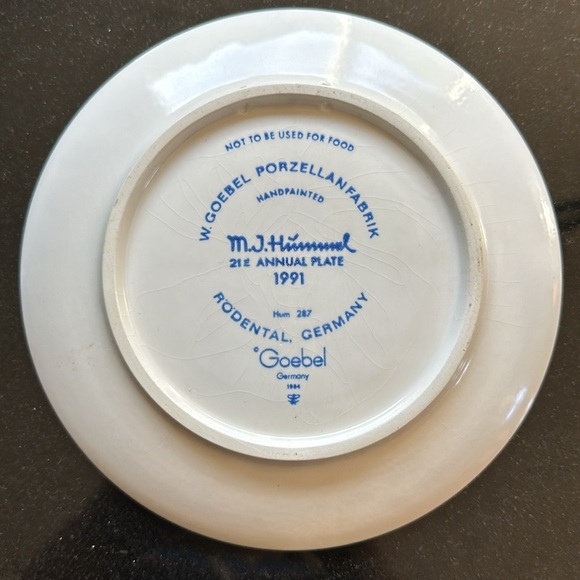 9 Pc. Hummel Collection Plate Bundle - Picture 16 of 16